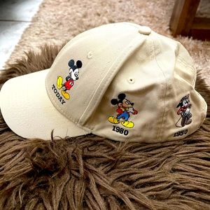 DISNEY OS, baseball hat, with the Mickey evolution.